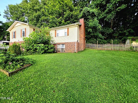 3rd image of 822 Henson Rd