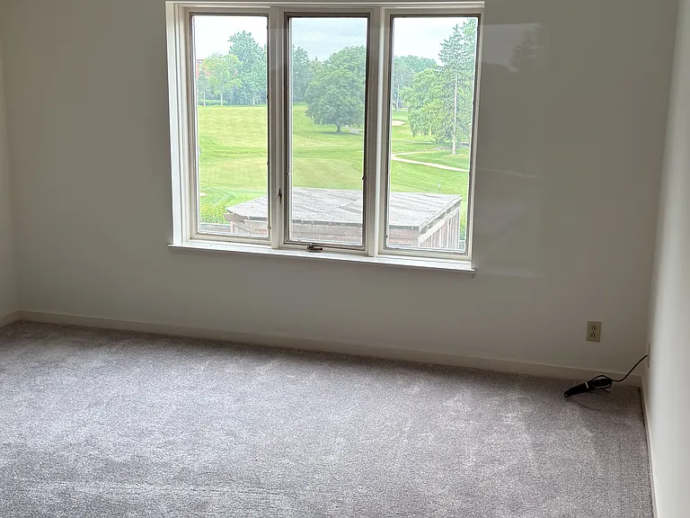 Chelsea Condos — Photo 37