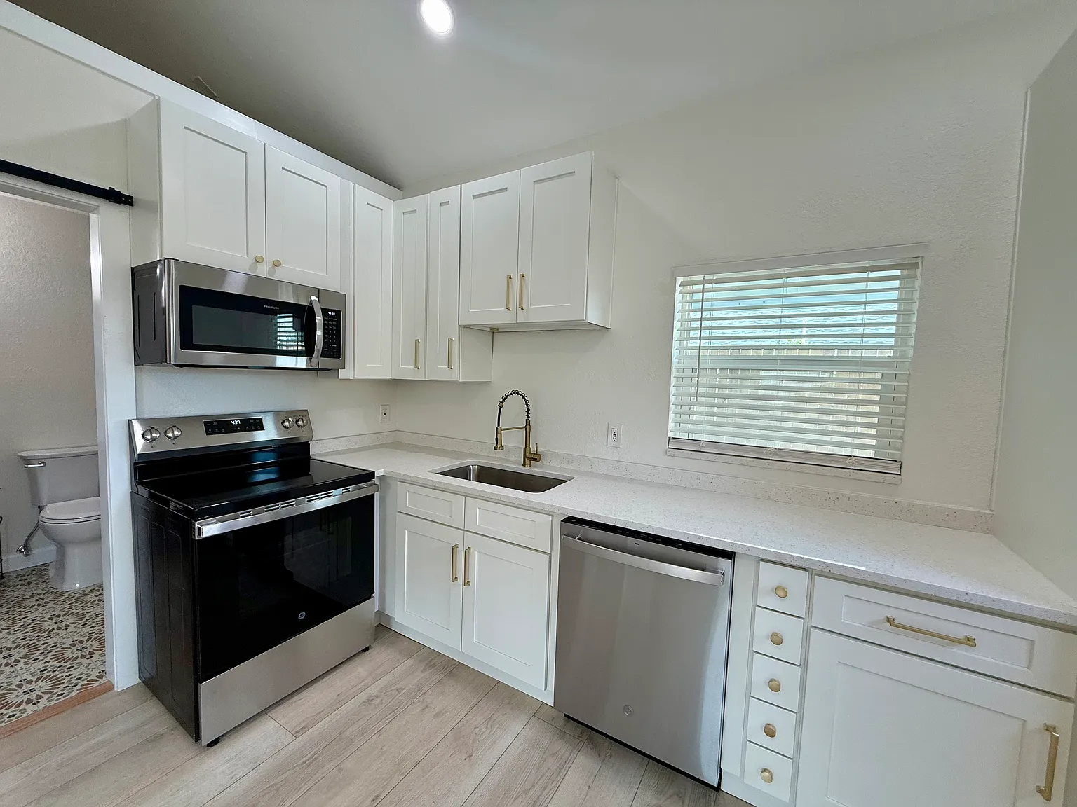 Studio, 330 sqft, $1,325 — Photo 4