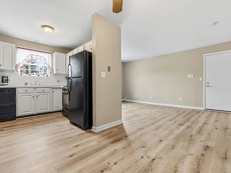 6 Venice St #B6 — Photo 5