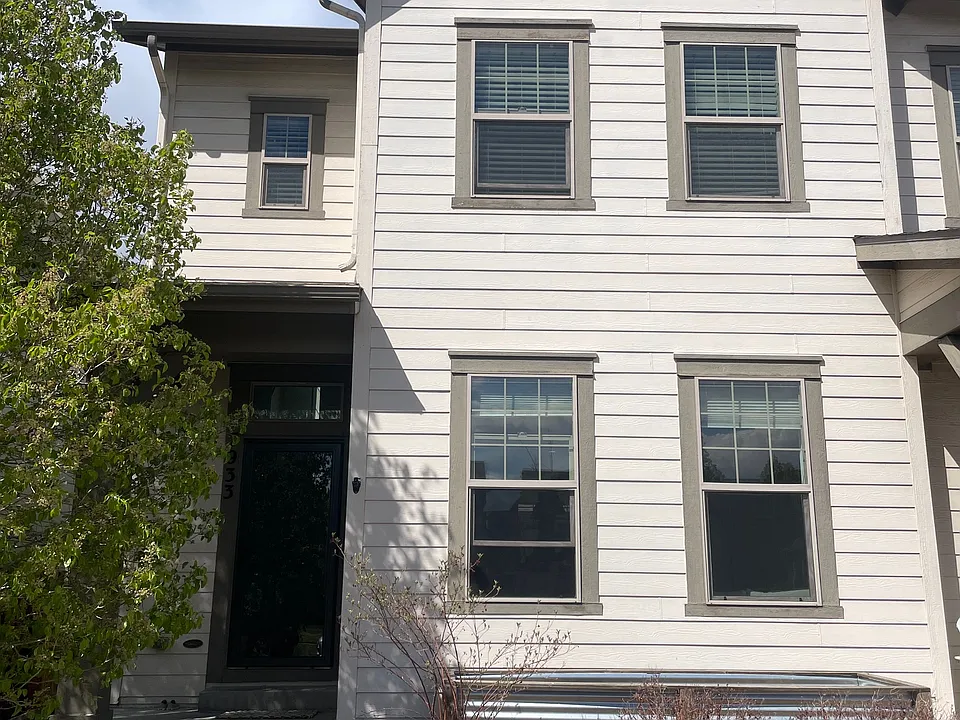 7933 E 49th Pl