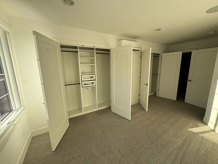 947 W McGraw St #41 — Photo 13