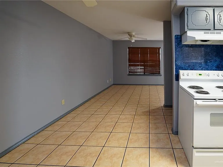 204 E Gomez Dr — Photo 13