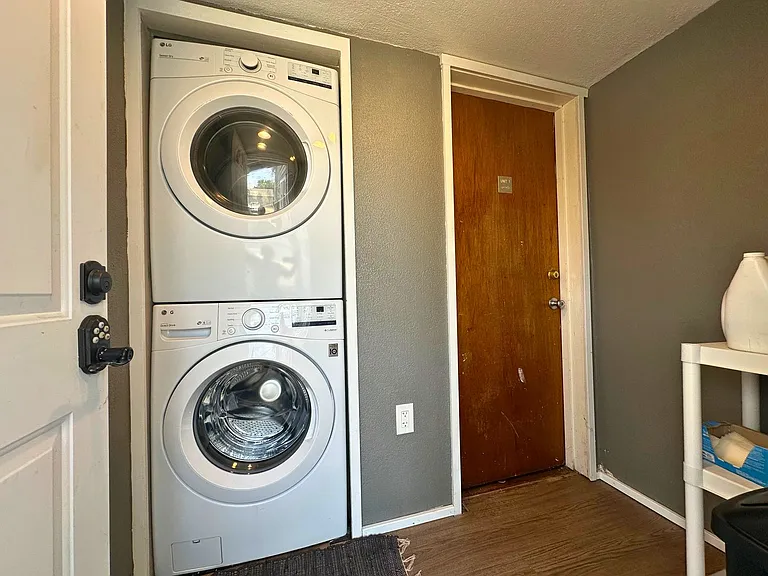 2222 Summit 4-Unit — Photo 16