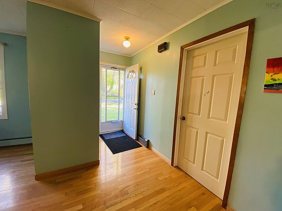 3rd image of 66 Ingrahams Ln