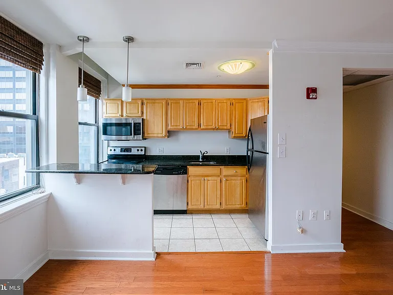 1939 Chestnut St #6B — Photo 3