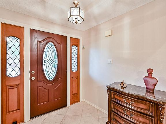 4th image of 1014 Shady Oak Trl