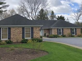 1207 Inverlieth Rd, Lake Forest, IL 60045