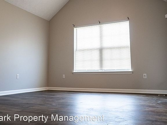 5th image of 739 Eaglesham Dr