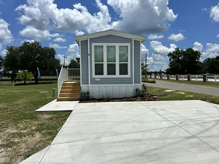 Dade City RV Resort — Photo 43