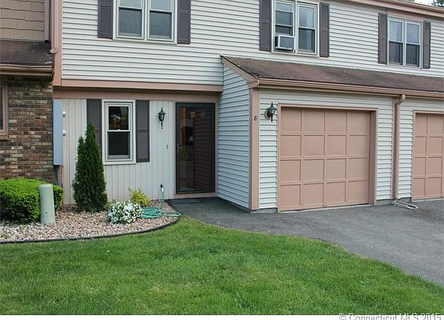 1st image of 8 Hickory Ln