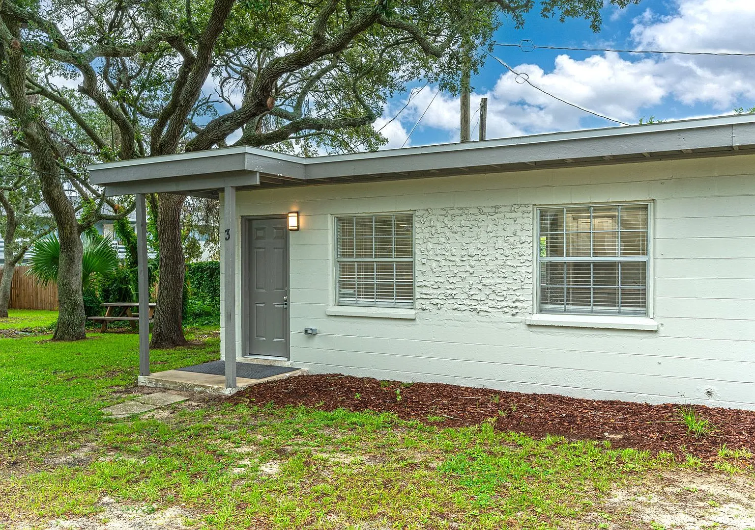 Updated Florida Cottage — Photo 3