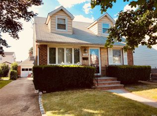 154 Evelyn Rd, Mineola, NY 11501