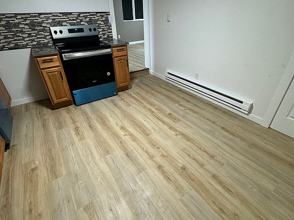 2nd image of 606 Railroad Ave #B