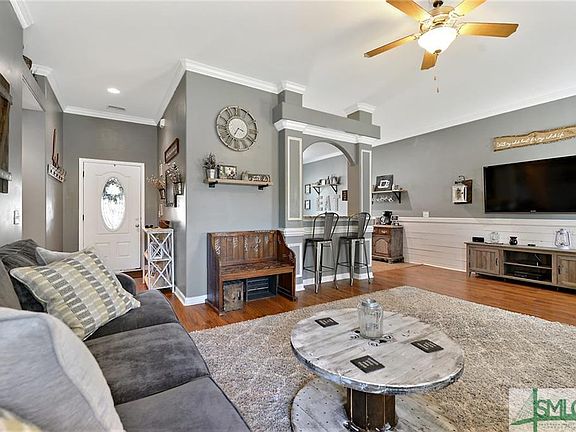 5th image of 318 Brighton Woods Dr