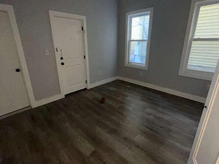 467 Ferry St #1F — Photo 3