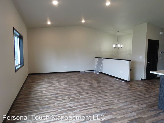 3rd image of 1828 44th Ave S