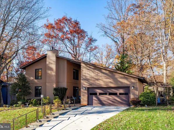 10518 Acacia Ln, Fairfax, VA 22032