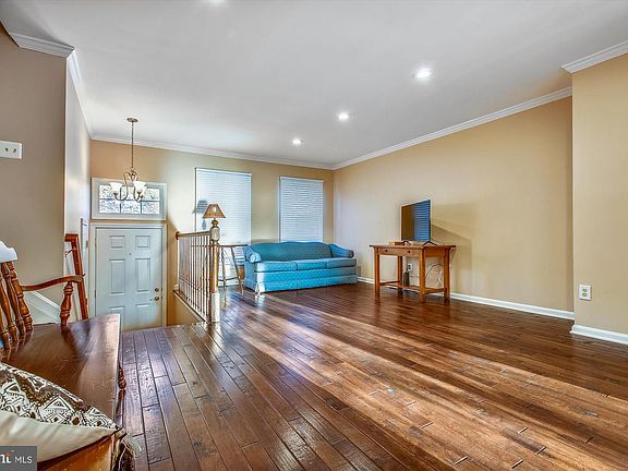 4th image of 1299 Quaker Hill Dr