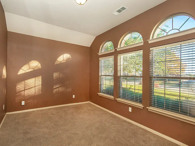 903 Fieldstone Dr — Photo 9