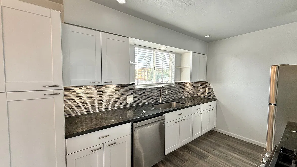 1 bed, 1.0 bath, 784 sqft, $1,199 — Photo 3