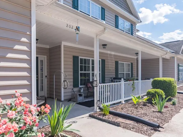 202 Patriots Village Ct, West Point, VA 23181