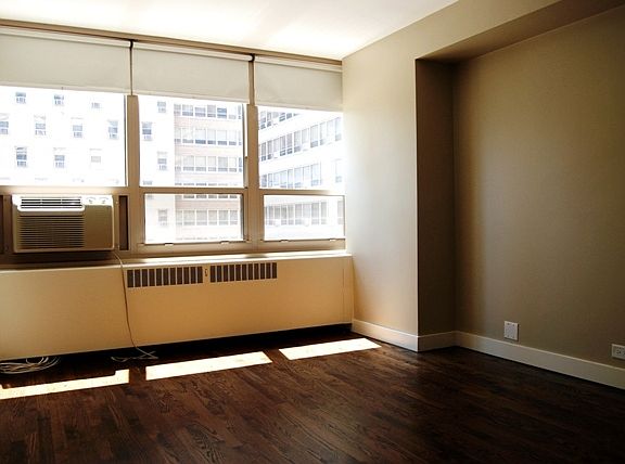 5th image of 3950 N Lake Shore Dr APT 306B