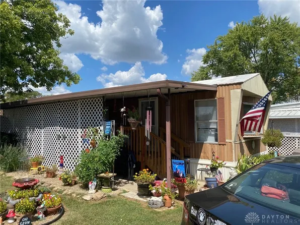 99 Airstream Dr, Dayton, OH 45449