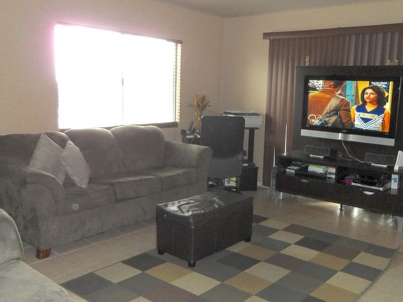 2nd image of 1047 W Francis St APT D