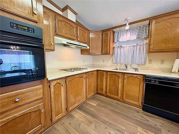4th image of 429 Vista Ln