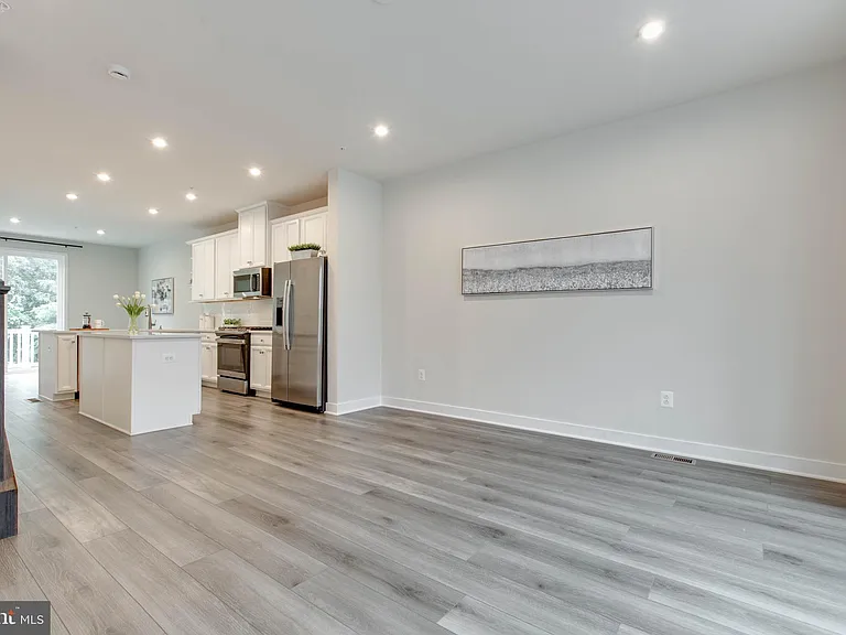 7523 Bharat Way — Photo 6
