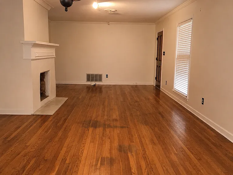 1421 Winchester St — Photo 4