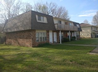 685 N Betty Jo Dr, Fayetteville, AR 72701