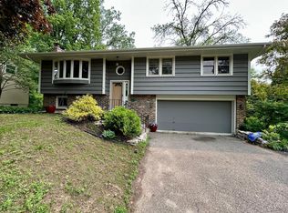 110 Hampshire Ave N, Golden Valley, MN 55427