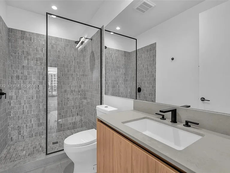 91 NW 27th St #201 — Photo 5