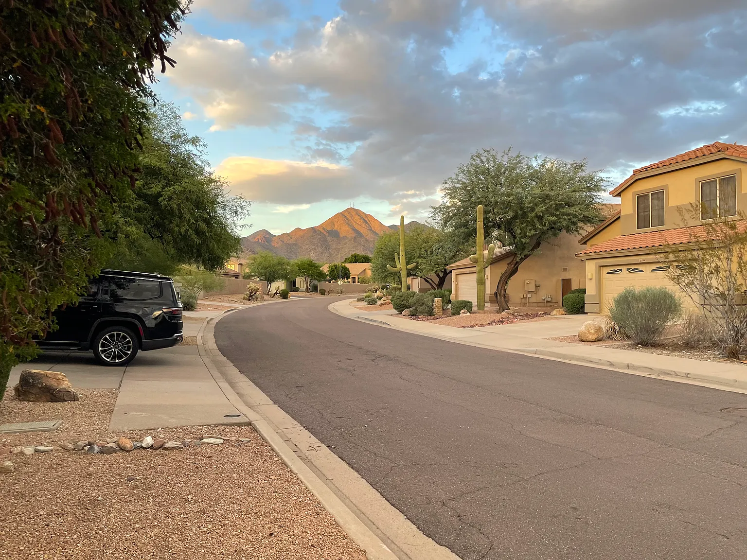 4 bed, 2338 sqft, $4,530 — Photo 3