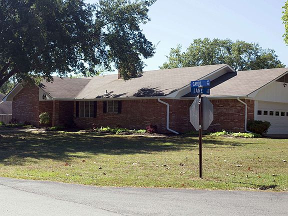 3rd image of 1003 Carol Dr
