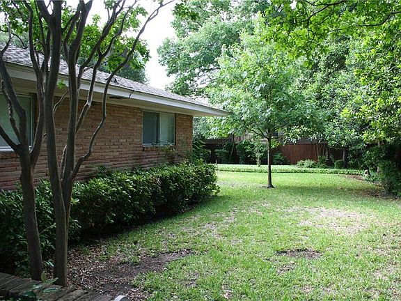 3rd image of 801 Clearwater Dr