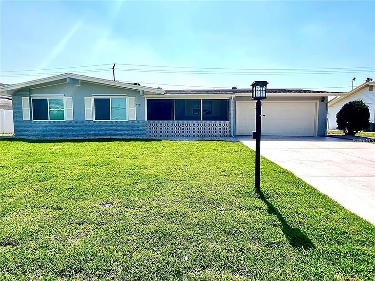 912 La Jolla Ave — Photo 1