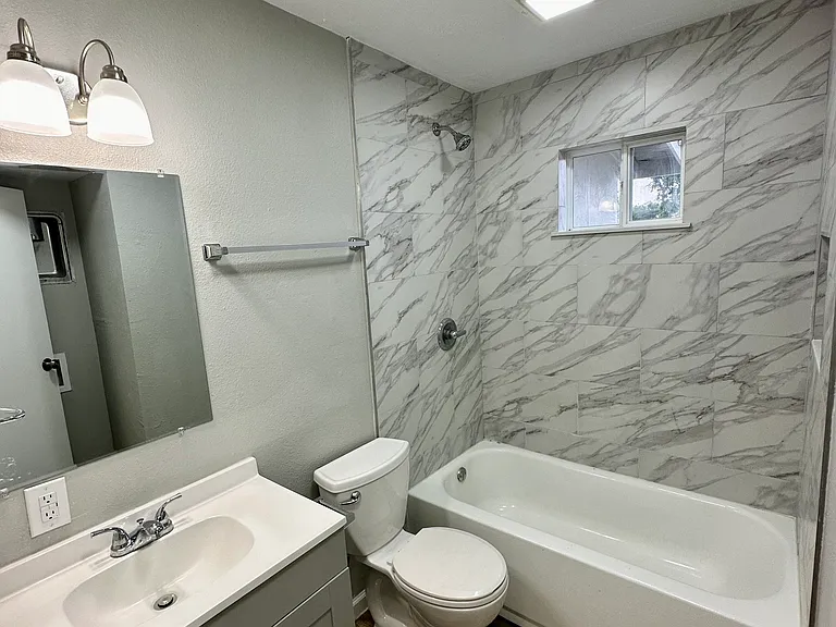 990 SW 37th St #990 — Photo 5
