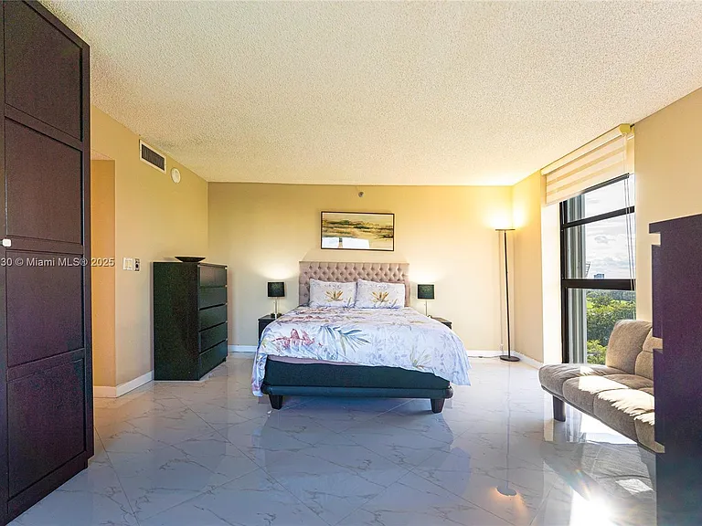 20225 NE 34th Ct #818 — Photo 8