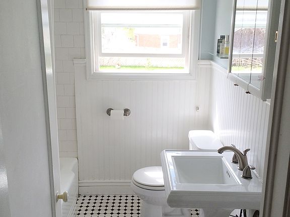 3rd image of 1826 E Garfield Ave