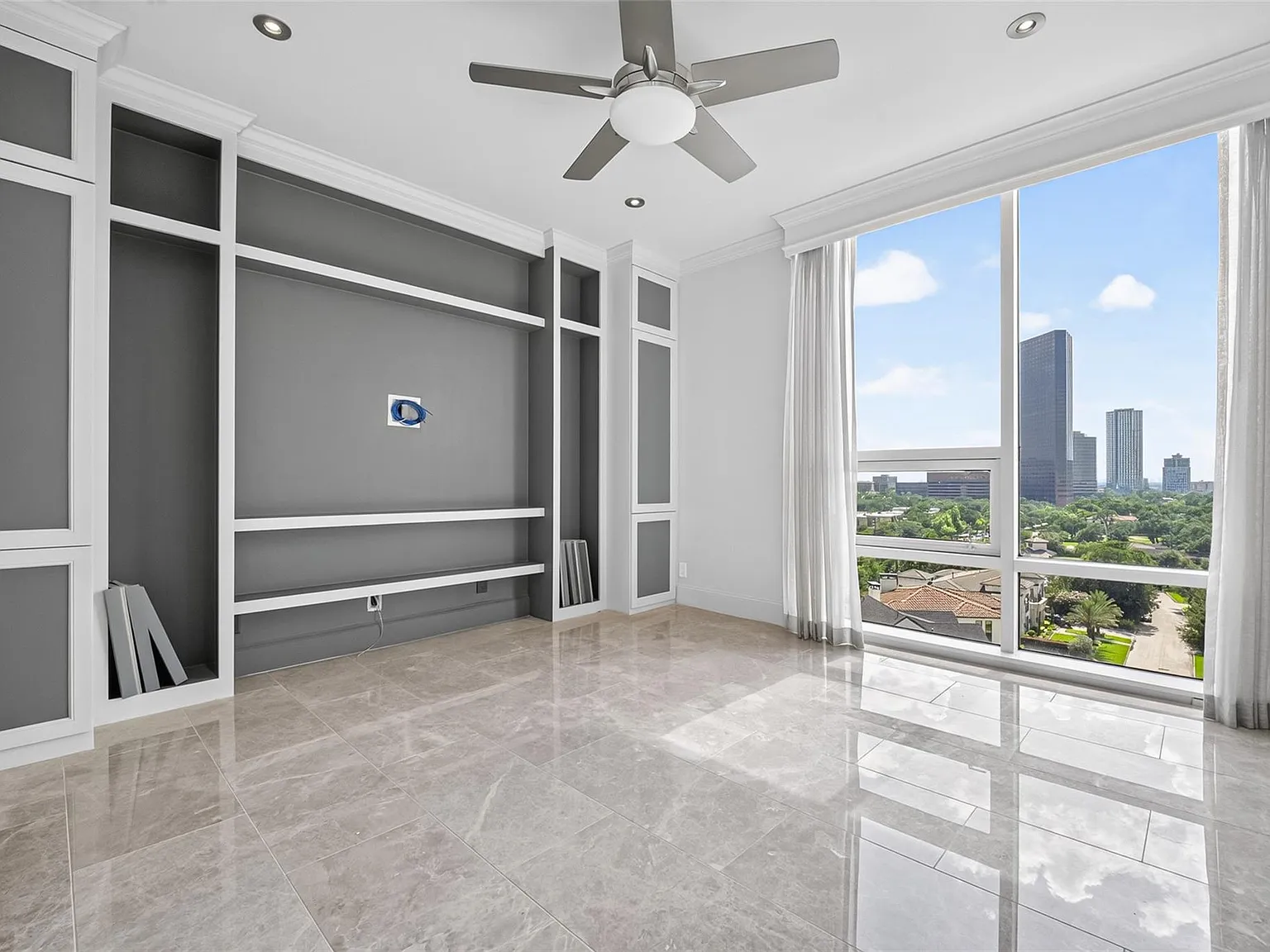 2 bed, 2.5 bath, 2030 sqft, $4,900 — Photo 3