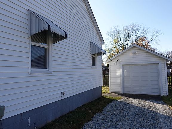 5th image of 582 Yates St