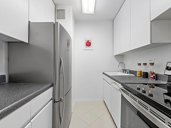 5th image of 300 E 54th St APT 23J