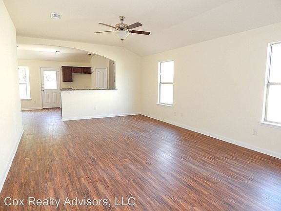 4th image of 2943 Saint Zachary Dr