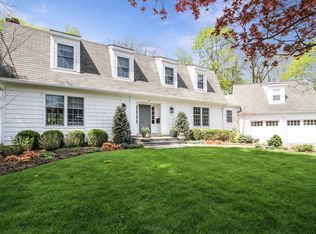 32 Marjory Ln, Scarsdale, NY 10583