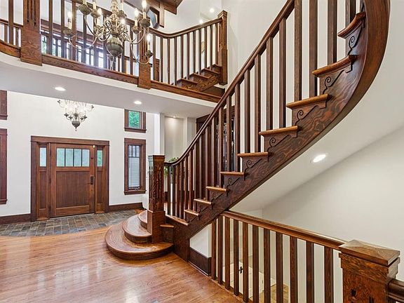 4th image of 2703 E Carleton St SW