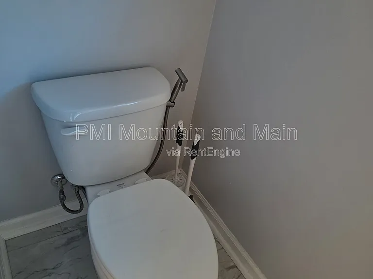 25 Barnett Shoals Dr — Photo 17