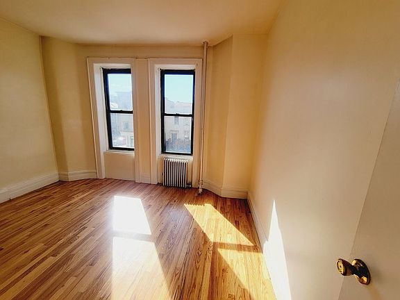4th image of 621 Metropolitan Ave #9